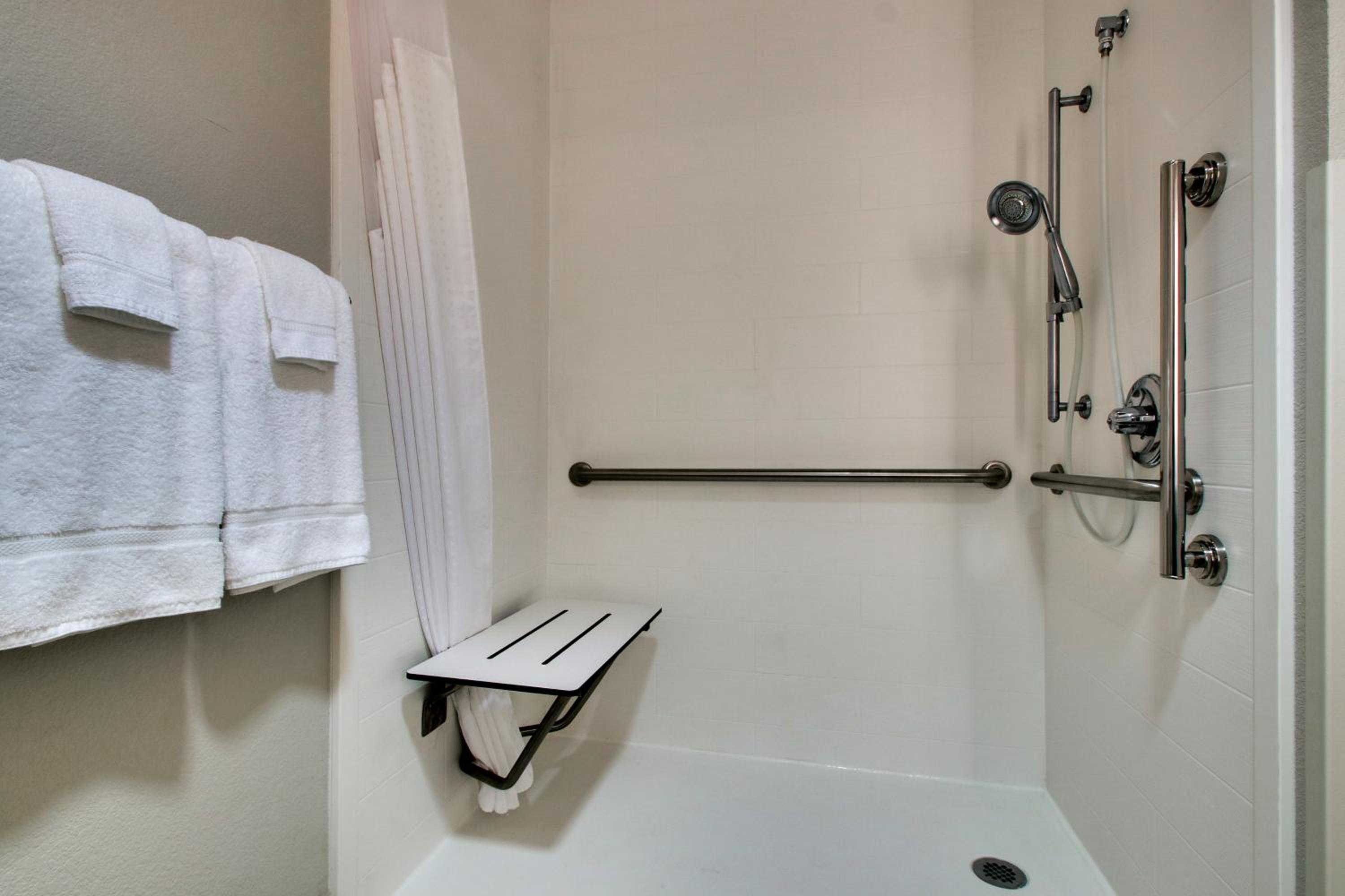 holiday inn express and suites cedar rapids i 380