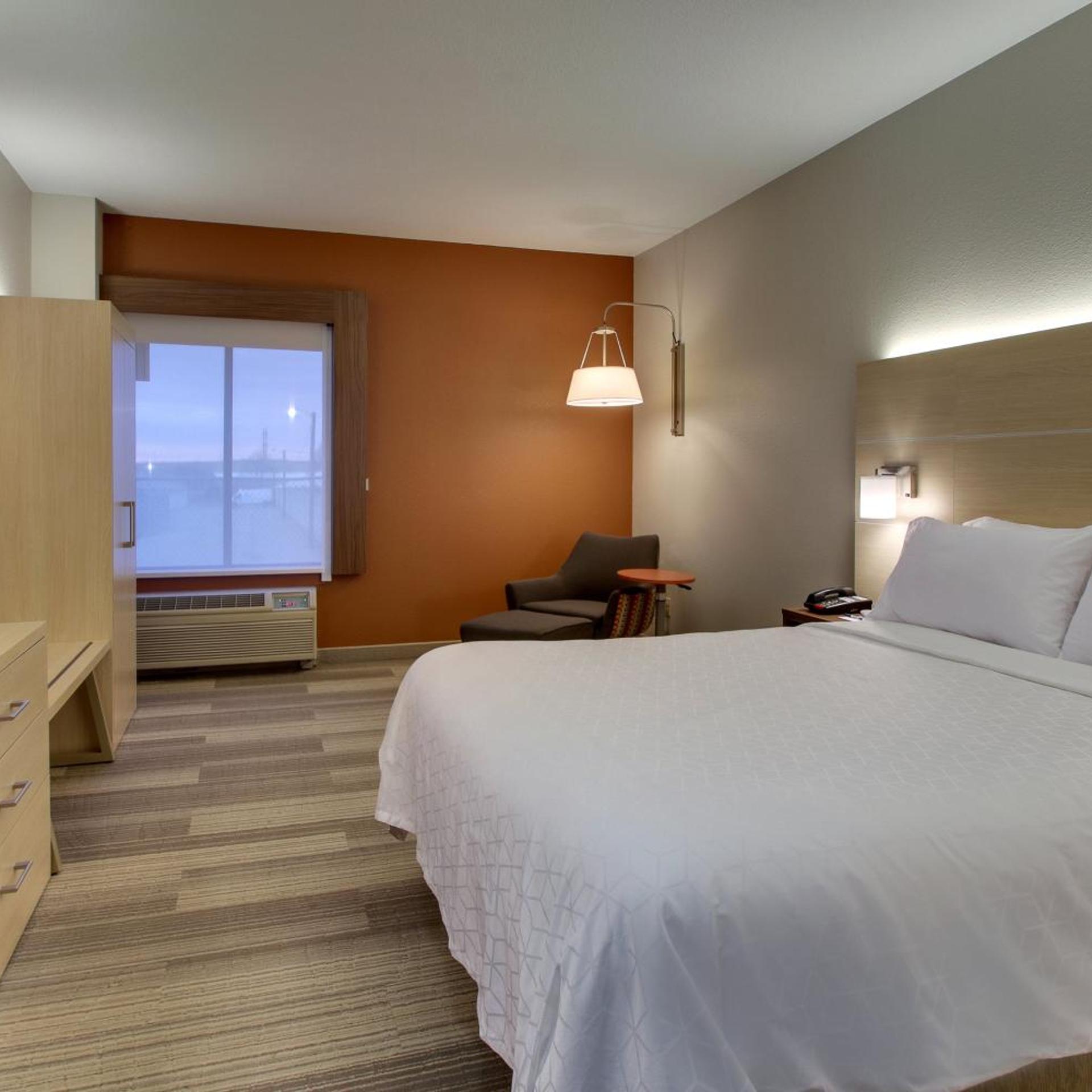 holiday inn express and suites cedar rapids i 380