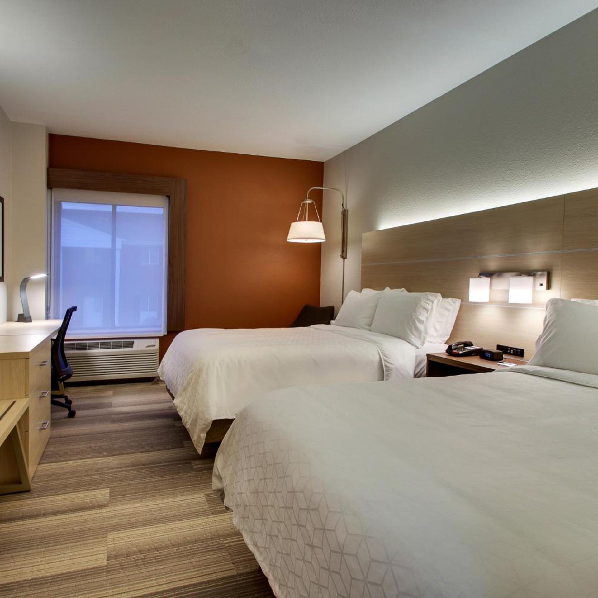 holiday inn express and suites cedar rapids i 380