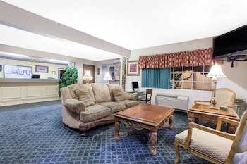 super 8 by wyndham carthage