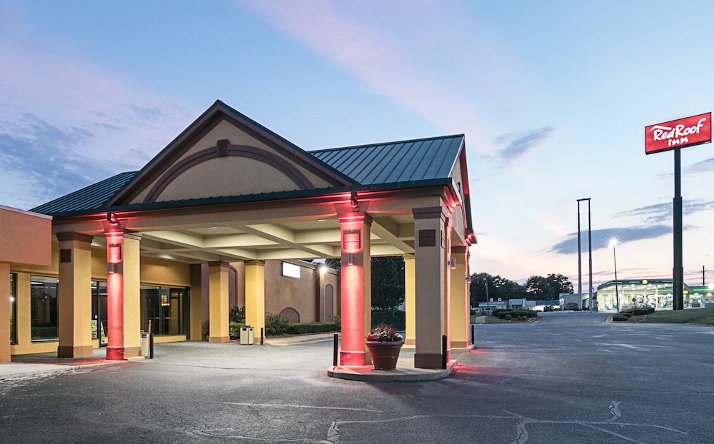 red roof inn forsyth
