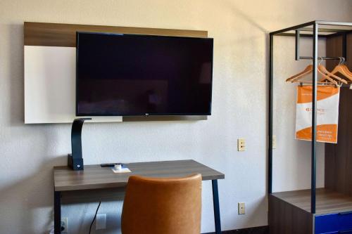 Comfort Inn & Suites Cartersville - Emerson Lake Point,In Cartersville,3 star