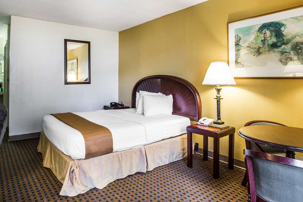 rodeway inn and suites