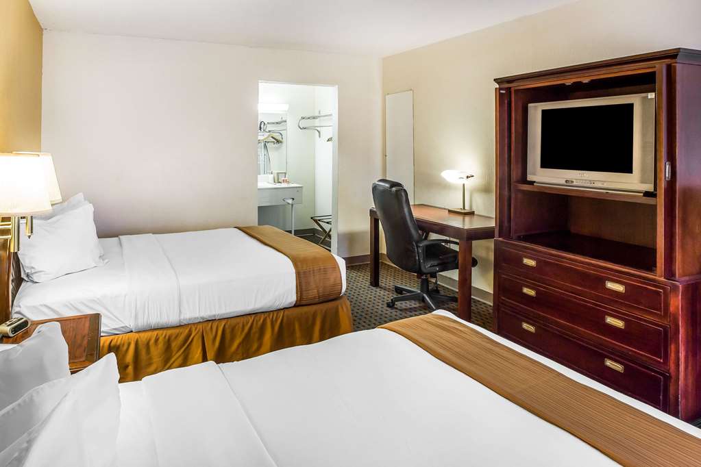 rodeway inn and suites