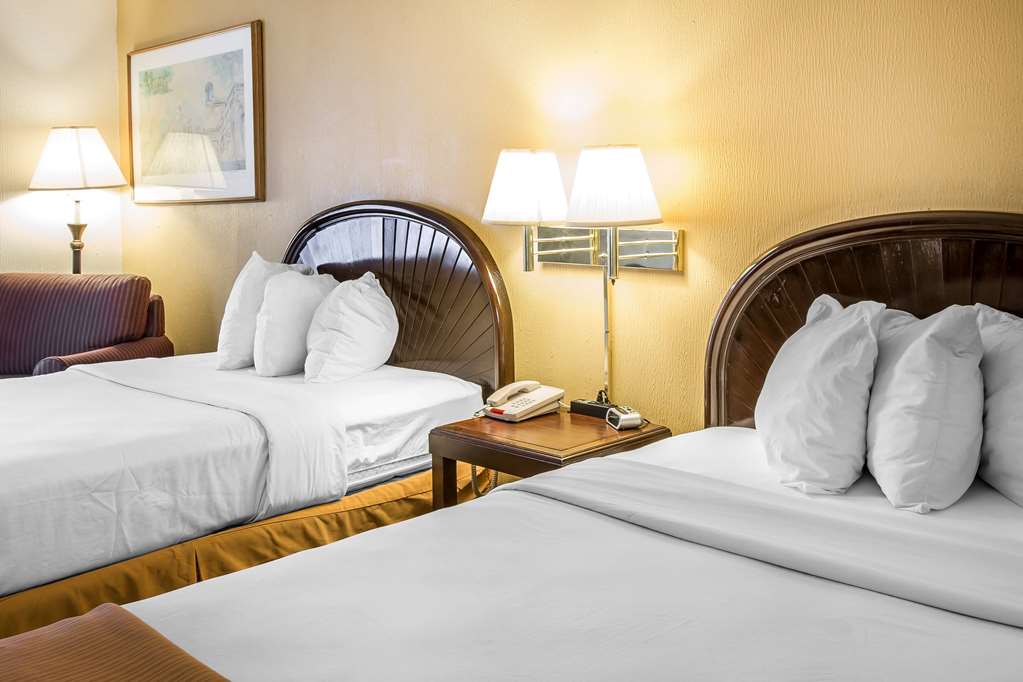 rodeway inn and suites