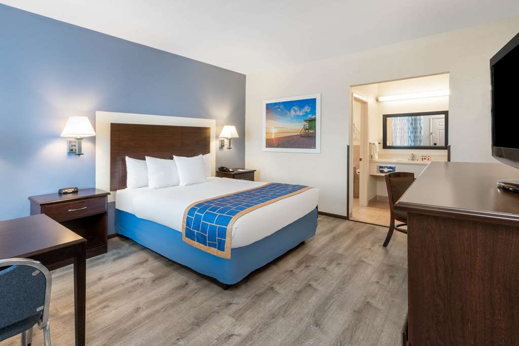 days inn by wyndham grants