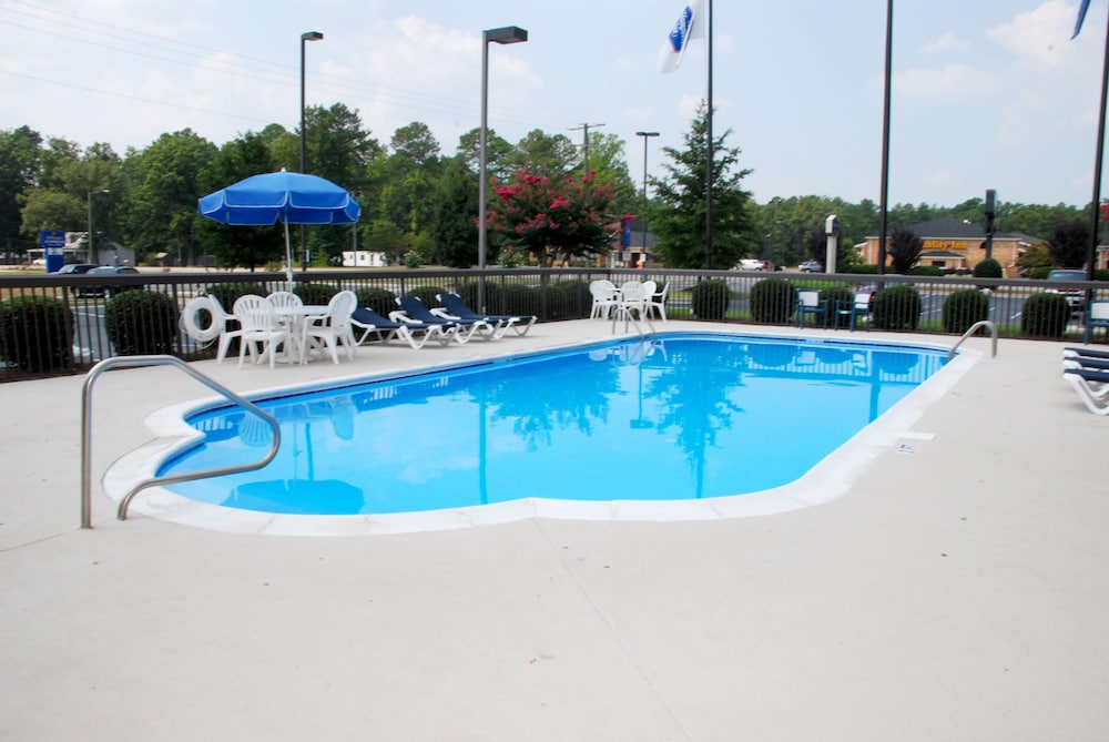 hampton inn by hilton petersburg ft gregg adams