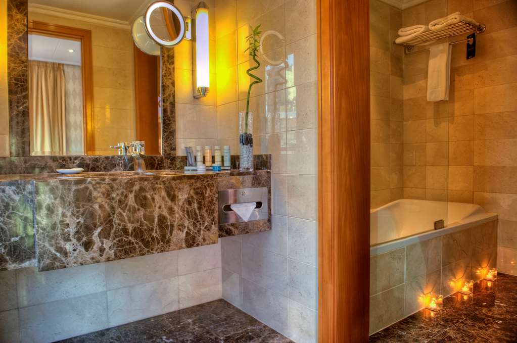 radisson blu martinez hotel beirut