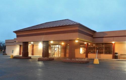 Red Roof Inn Ashtabula - Austinburg,Near Maple Ridge Golf Course,2 star