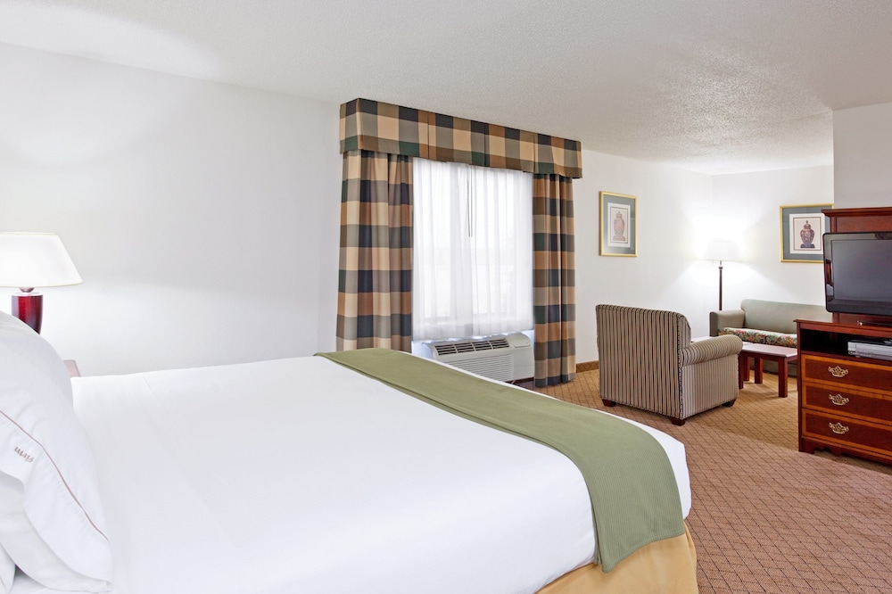 holiday inn express and suites alliance by ihg