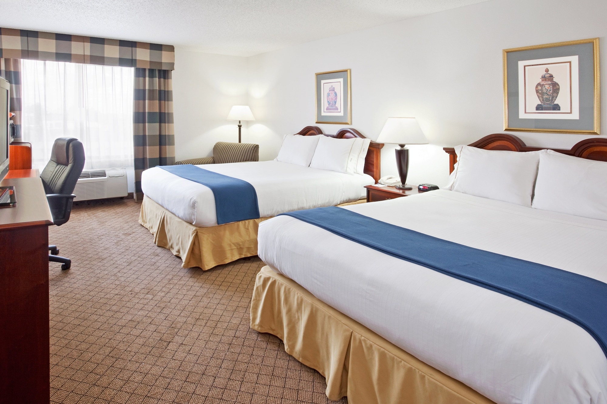holiday inn express and suites alliance by ihg