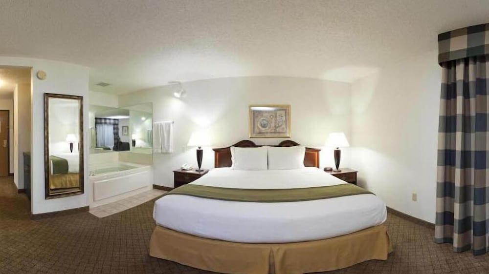 holiday inn express and suites alliance by ihg
