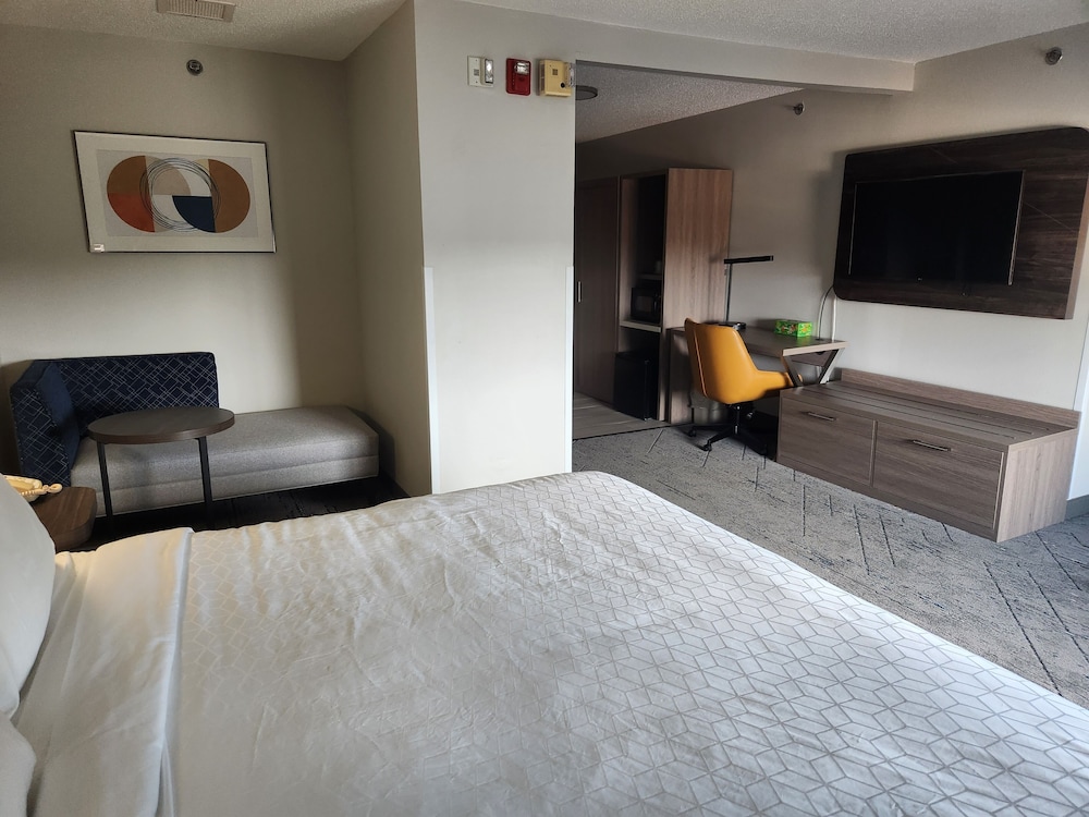 holiday inn express and suites alliance by ihg
