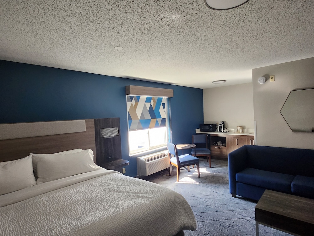 holiday inn express and suites alliance by ihg