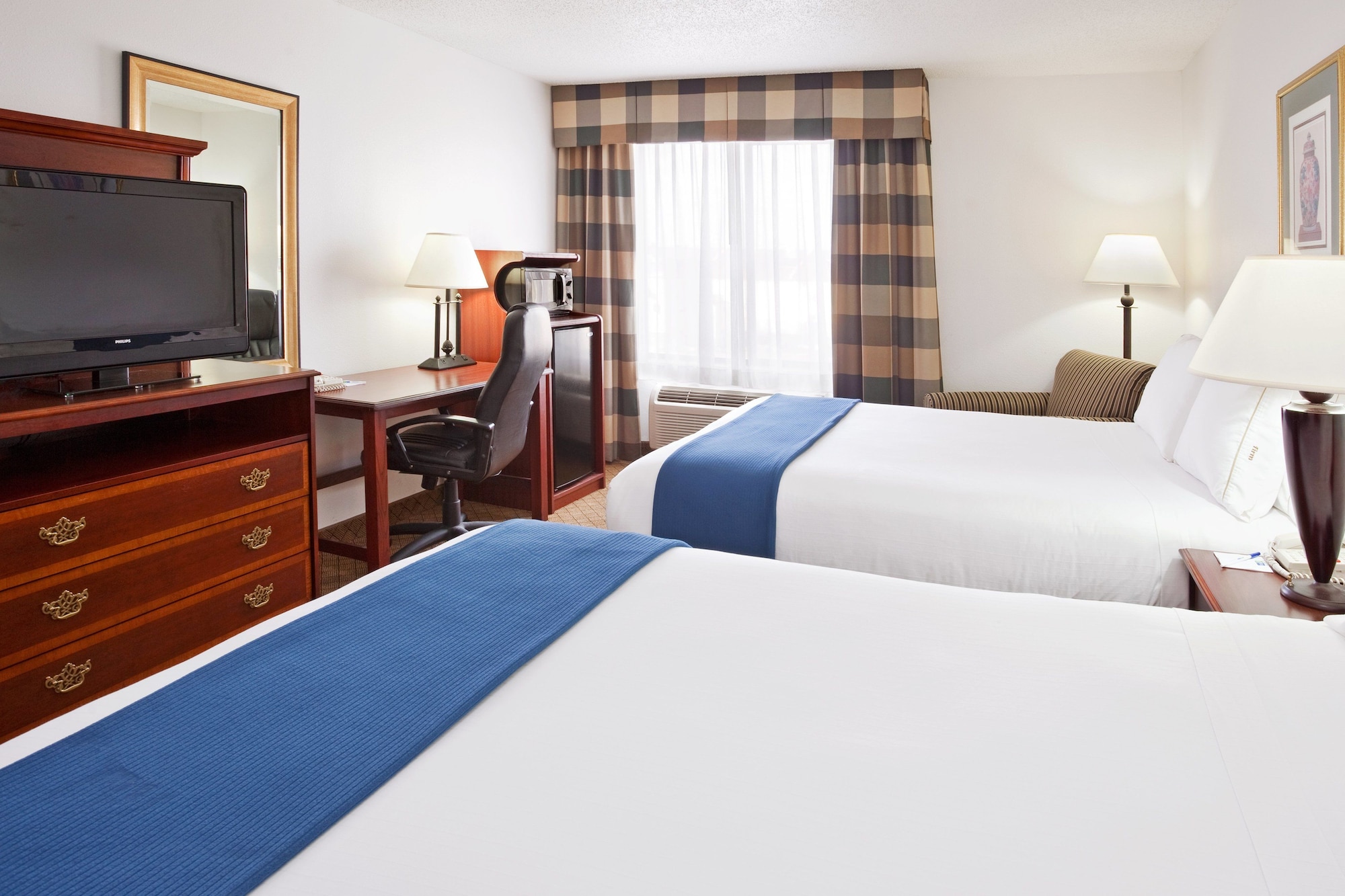 holiday inn express and suites alliance by ihg