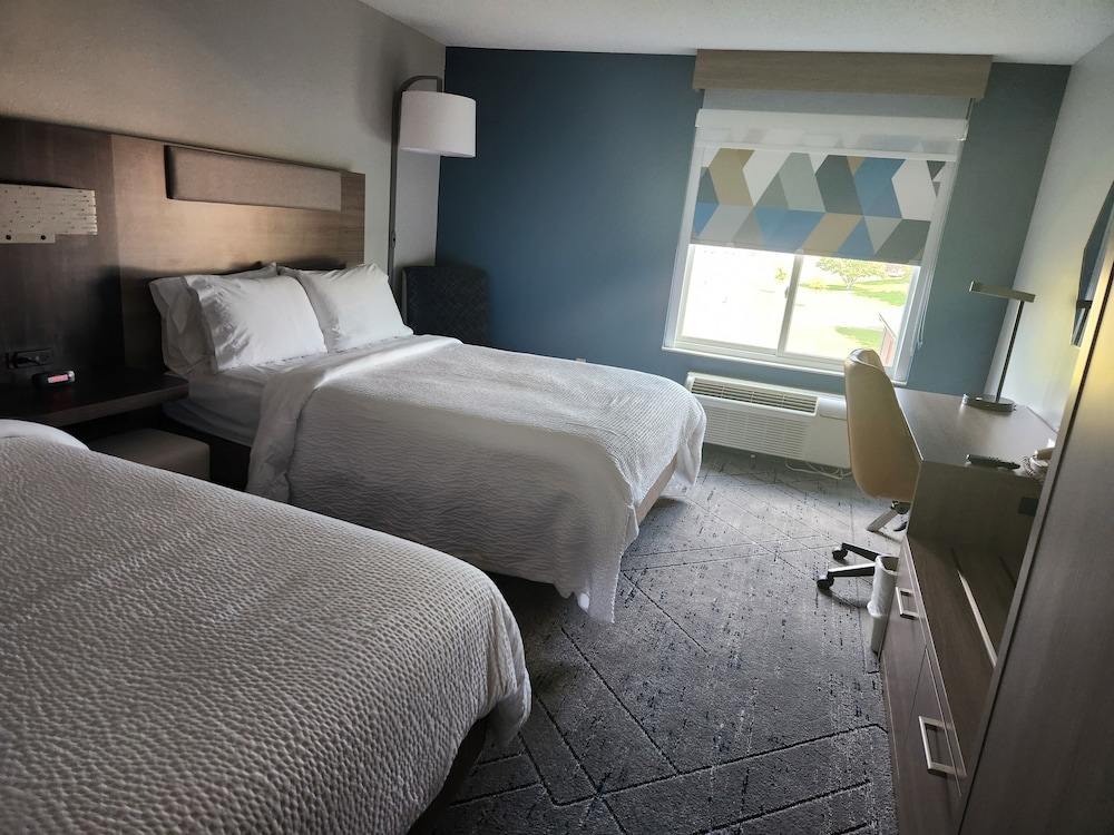 holiday inn express and suites alliance by ihg
