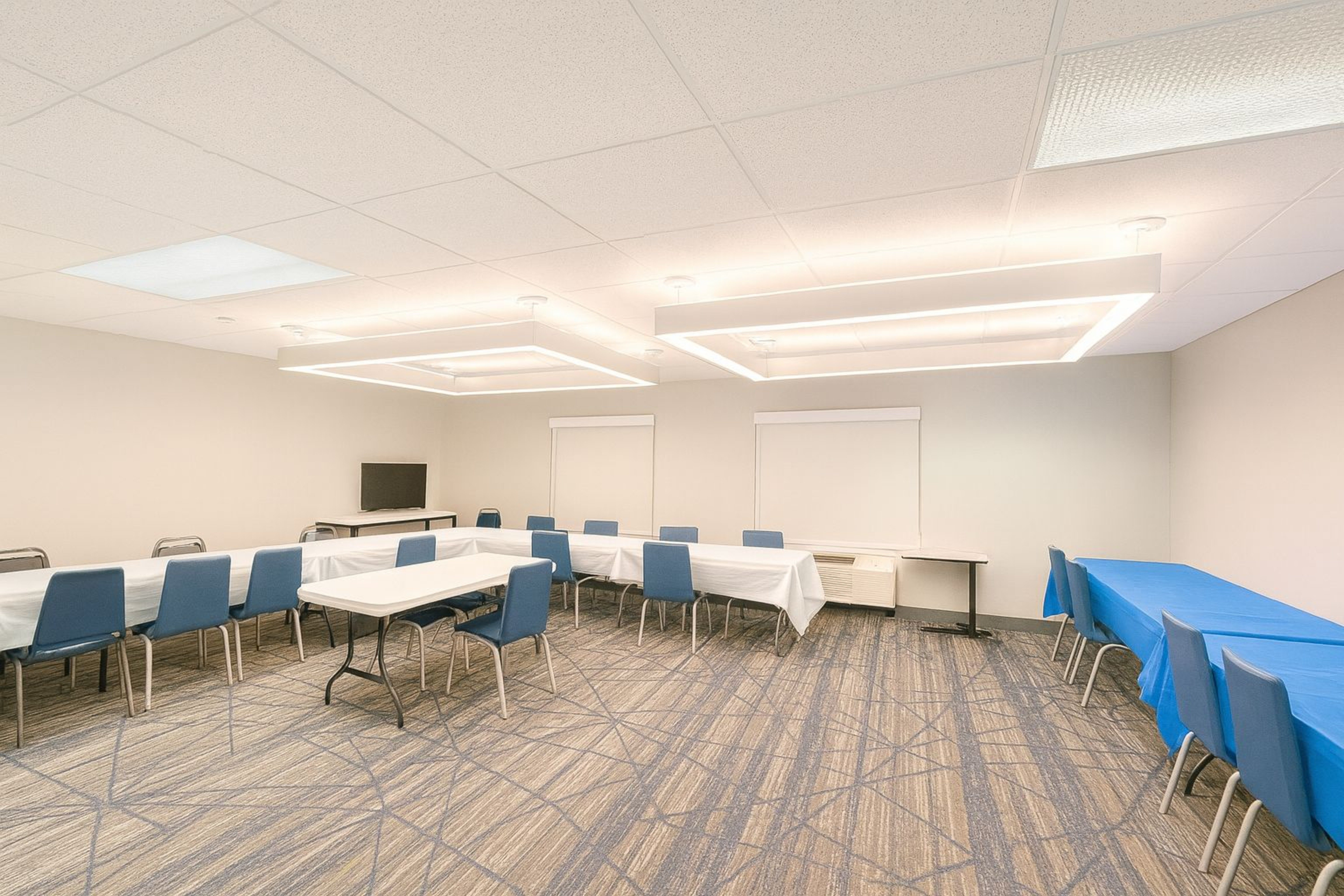 holiday inn express and suites alliance by ihg