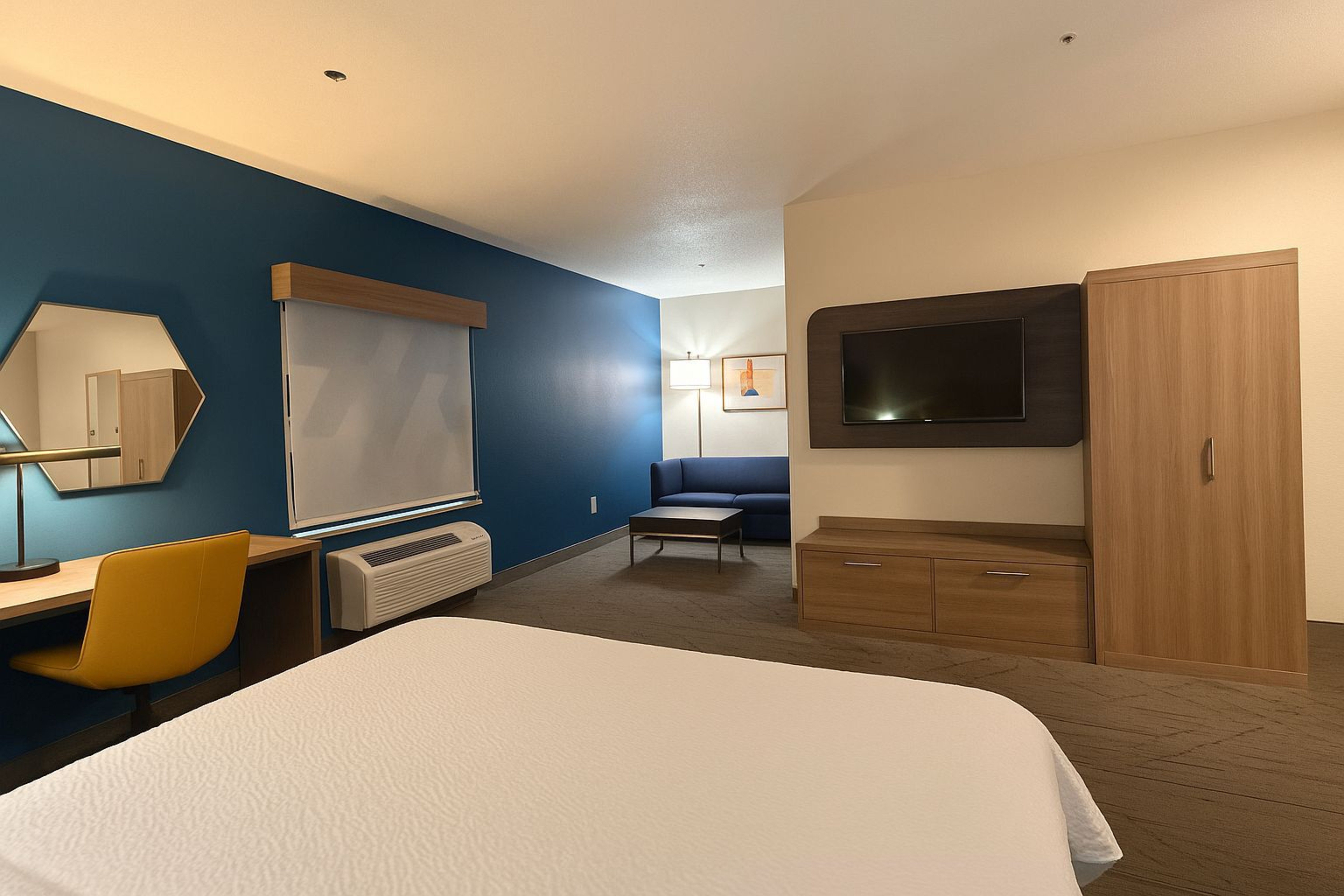 holiday inn express and suites alliance by ihg