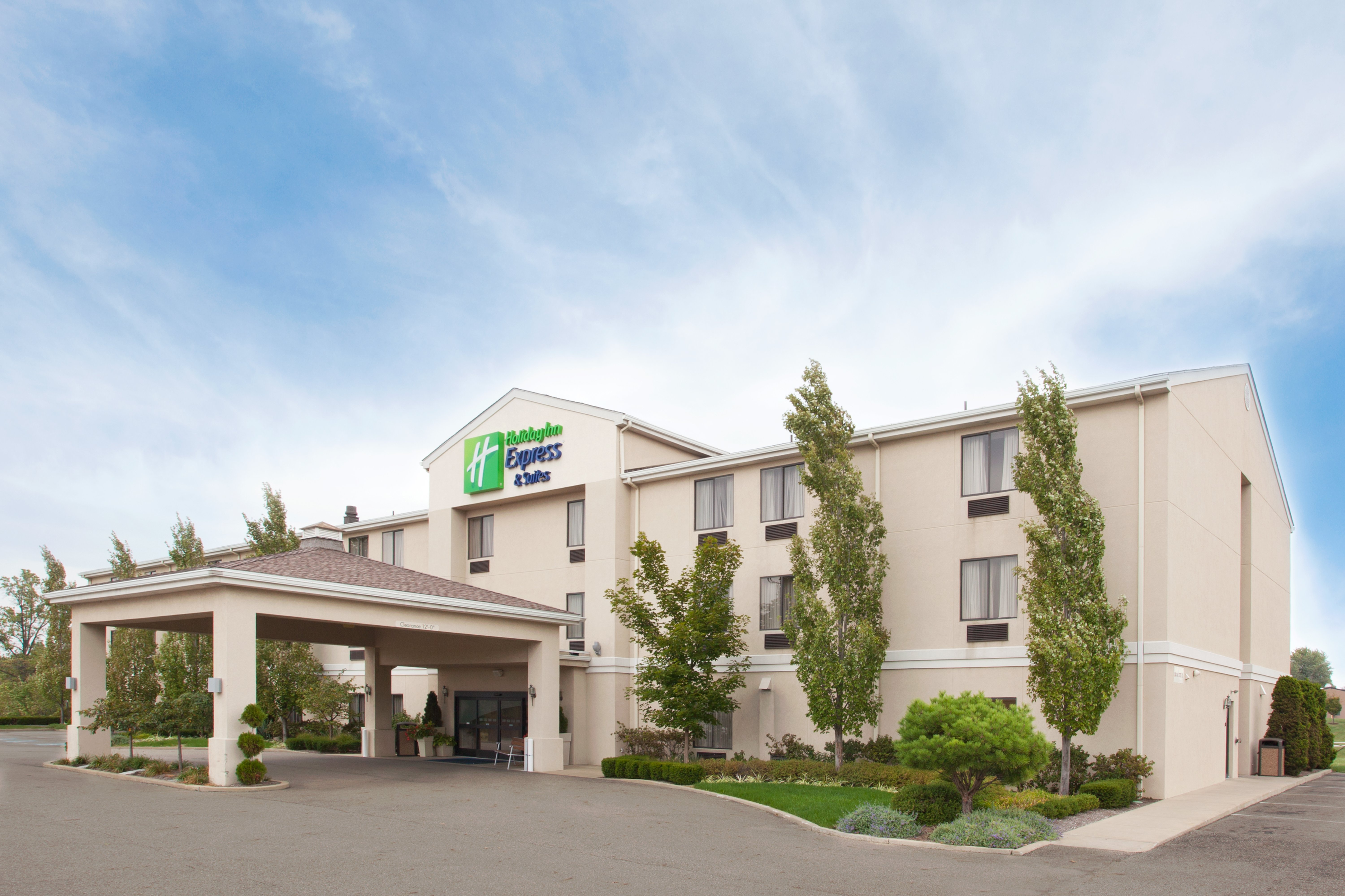 holiday inn express and suites alliance by ihg