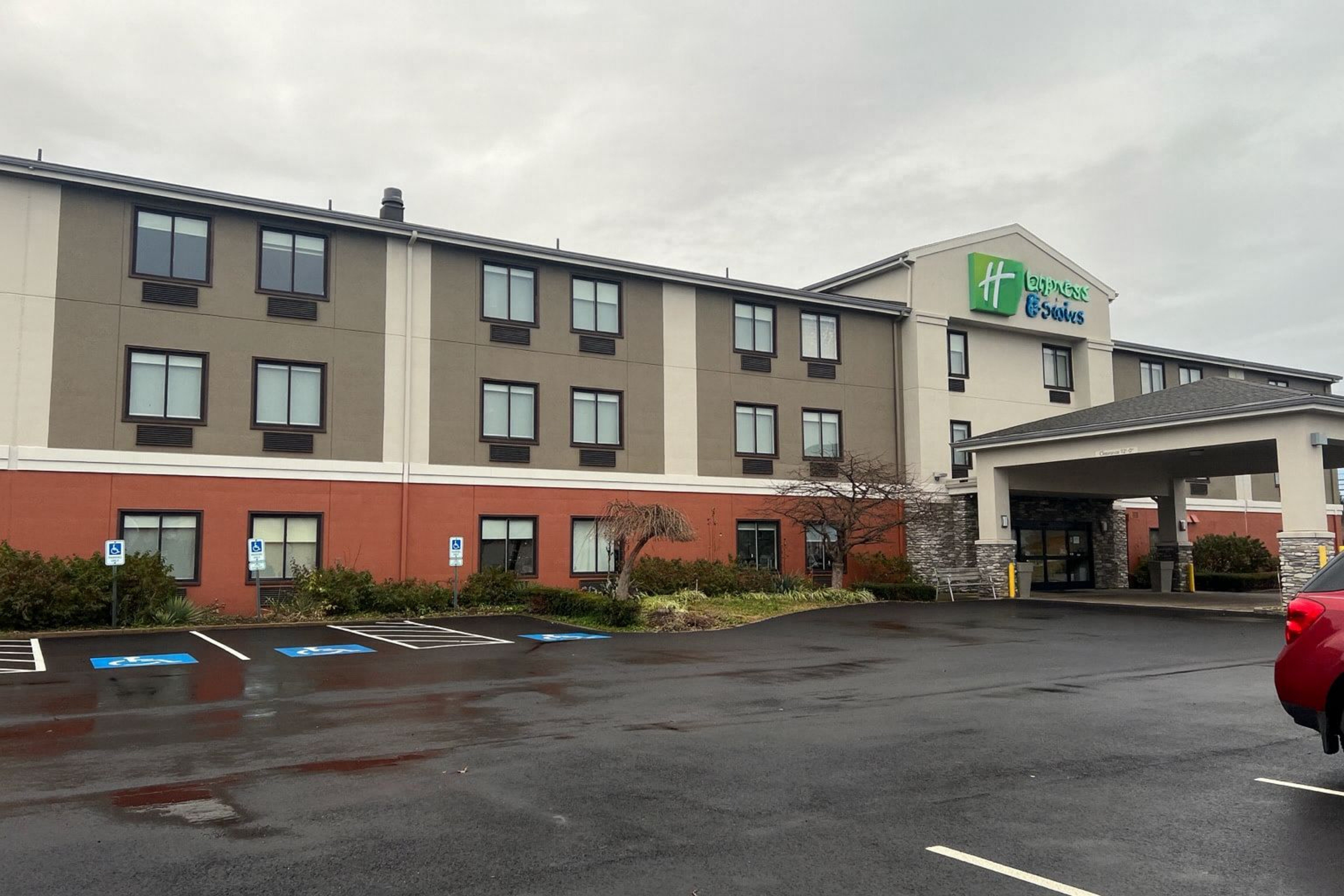 holiday inn express and suites alliance by ihg