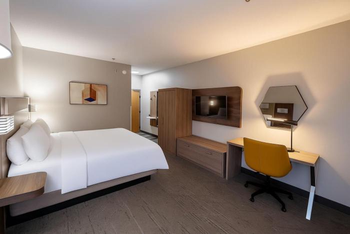 holiday inn express and suites alliance by ihg