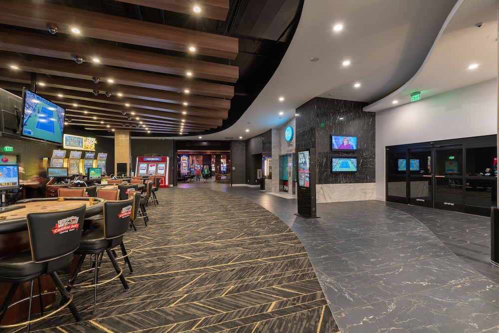 doubletree by hilton deadwood at cadillac jacks
