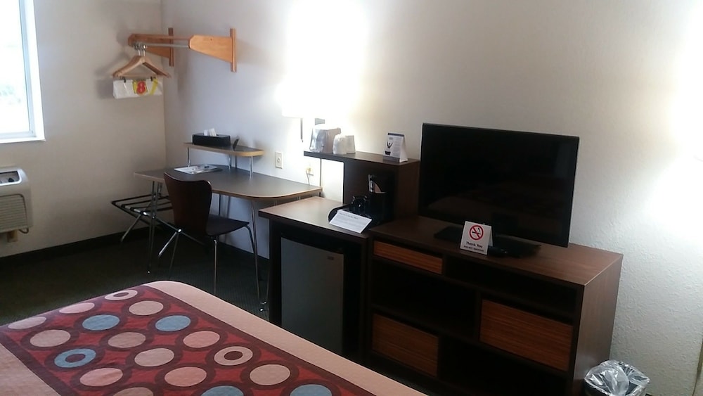 super 8 by wyndham west middlesex sharon area