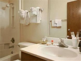 super 8 by wyndham carlsbad