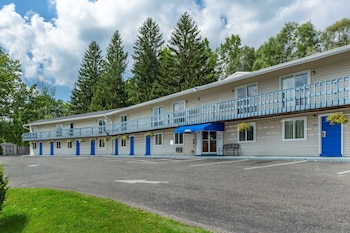 econo lodge lee great barrington