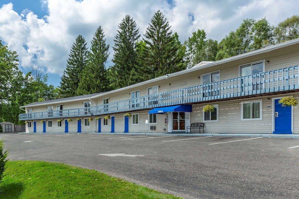 econo lodge lee great barrington