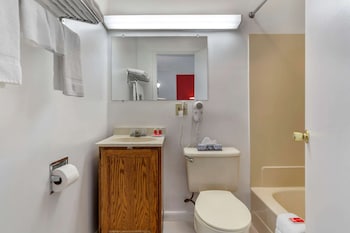 econo lodge lee great barrington