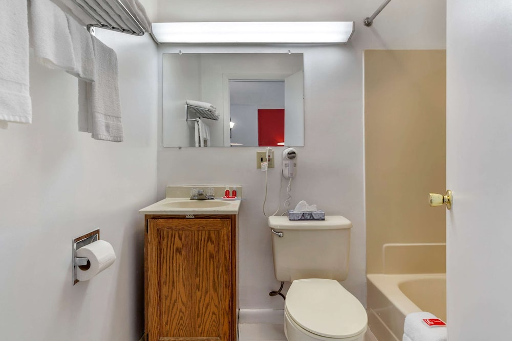 econo lodge lee great barrington