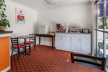 econo lodge lee great barrington