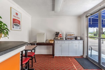 econo lodge lee great barrington