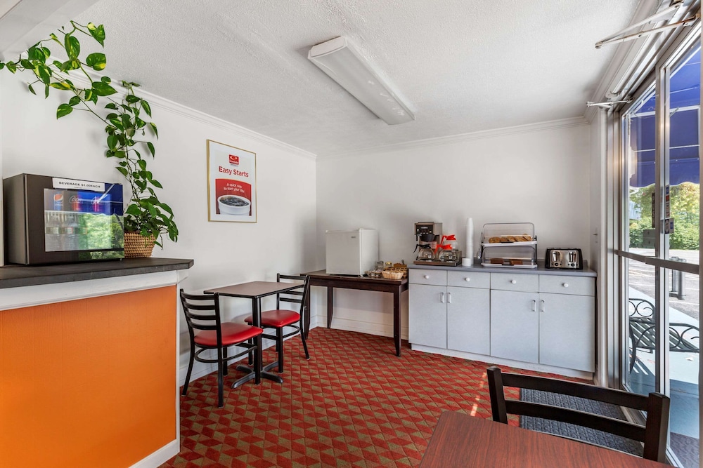 econo lodge lee great barrington