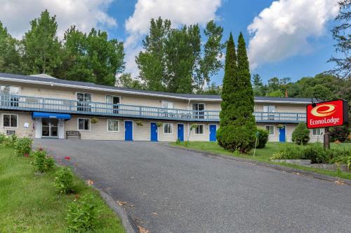 Econo Lodge Lee - Great Barrington,Pittsfield>>Lee,2 star