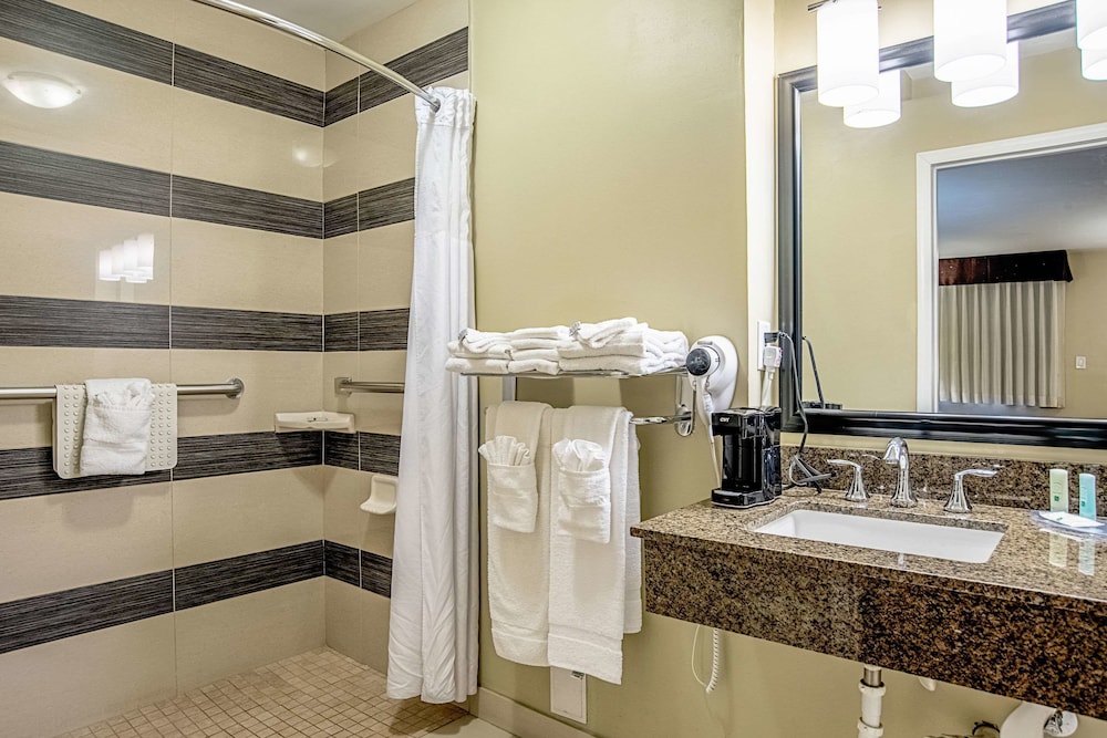 quality inn and suites phoenix nw sun city
