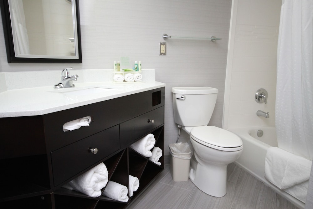 holiday inn express janesville i 90 and us highway 14 by ihg