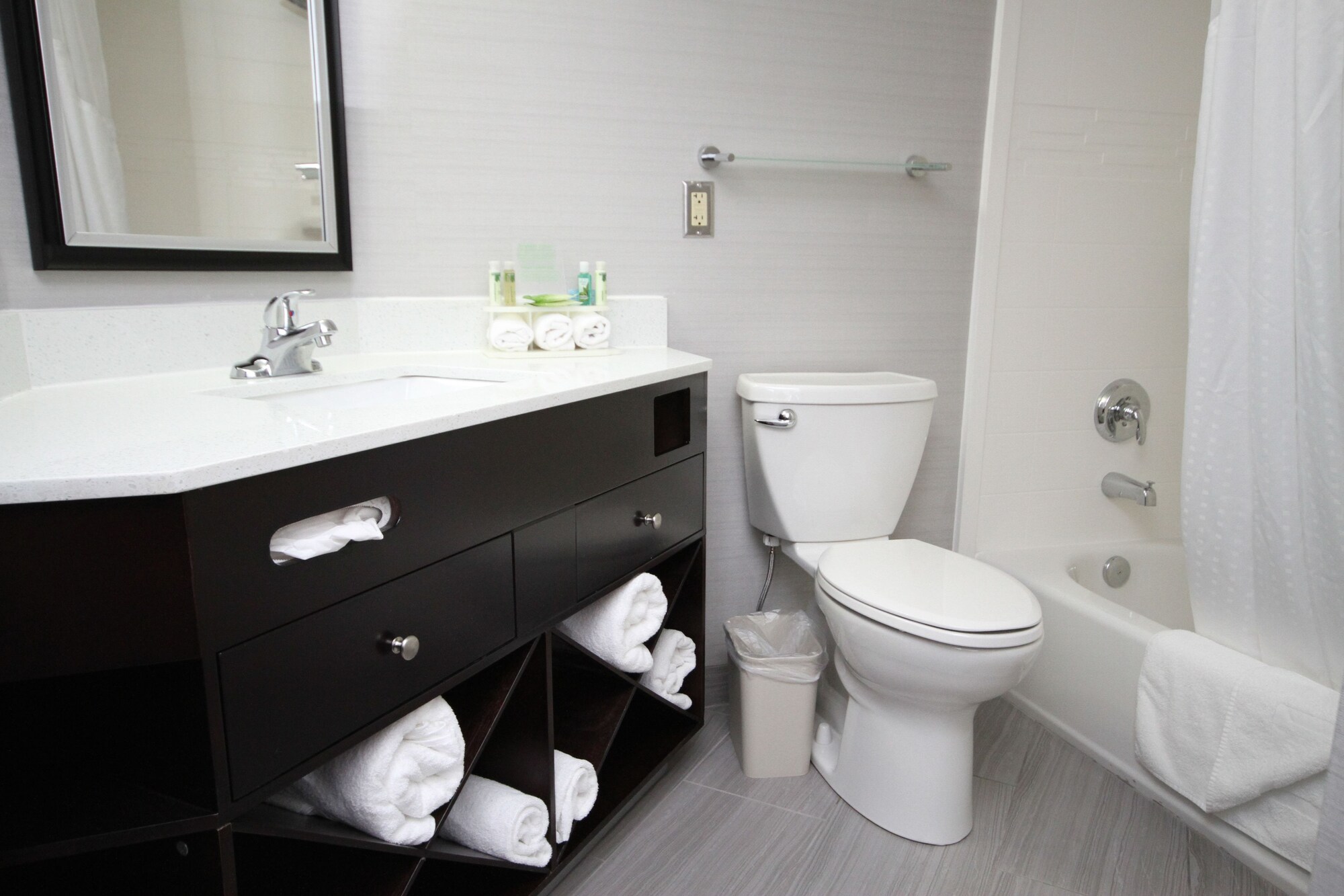 holiday inn express janesville i 90 and us highway 14 by ihg