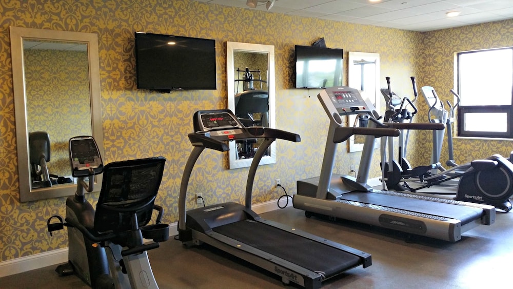 holiday inn express janesville i 90 and us highway 14 by ihg
