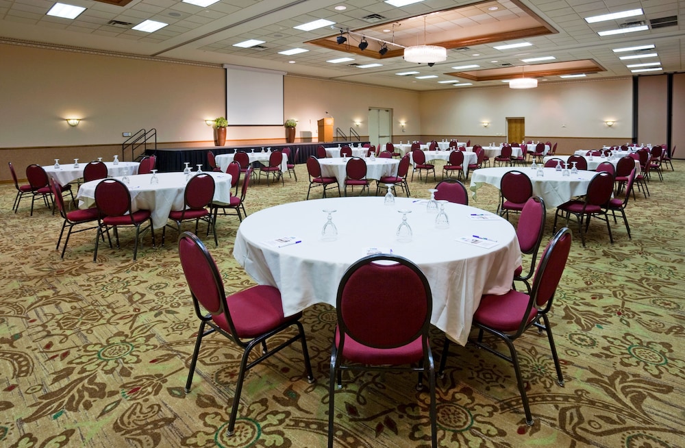 holiday inn express janesville i 90 and us highway 14 by ihg