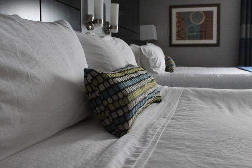 holiday inn express janesville i 90 and us highway 14 by ihg