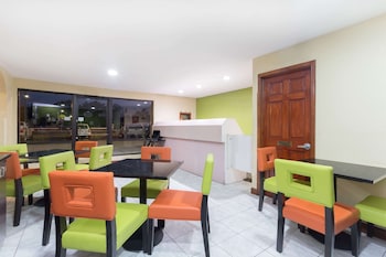 Super 8 By Wyndham Brunswick/St Simons Island Area,Dock Junction>>Brunswick,2 star
