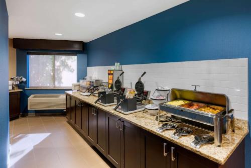 comfort inn university