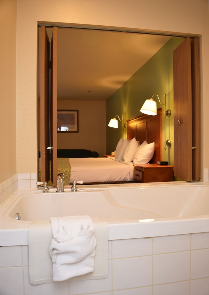 Beachfront Hotel,Near Pineview Highlands Golf Course,3 star