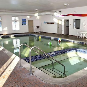 Pellston Lodge,Levering>>Bay Harbor,3 star