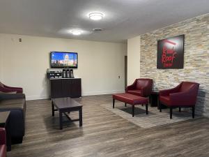 red roof inn lagrange