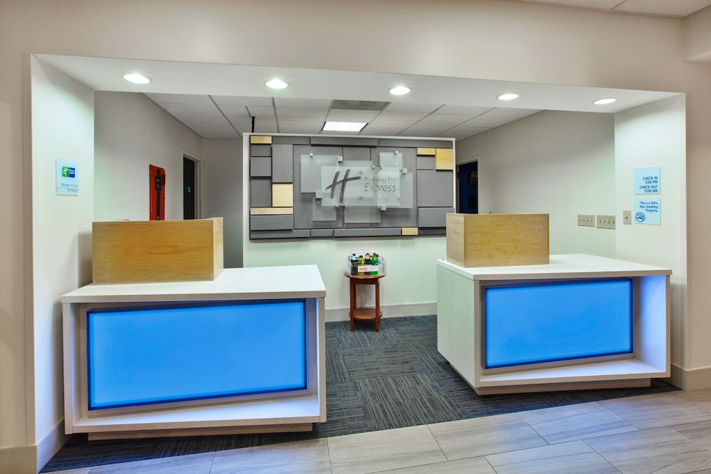 holiday inn express and suites manchester by ihg