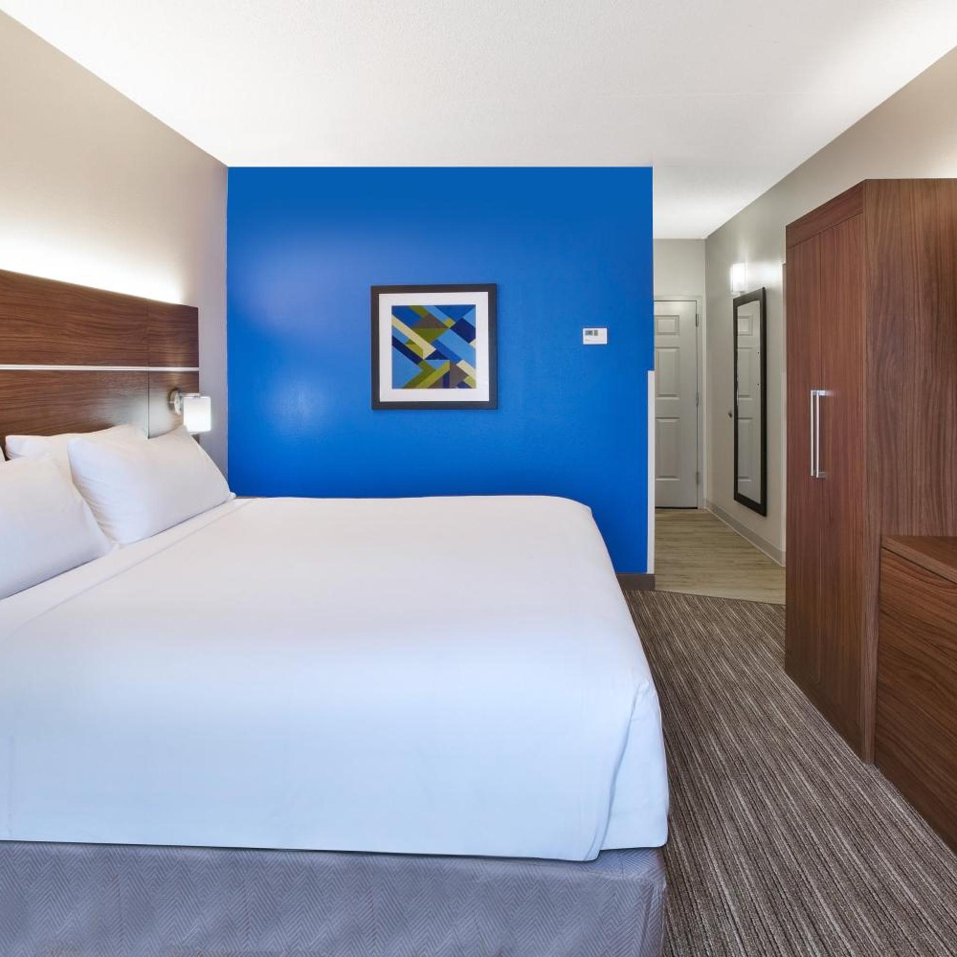 holiday inn express and suites manchester by ihg