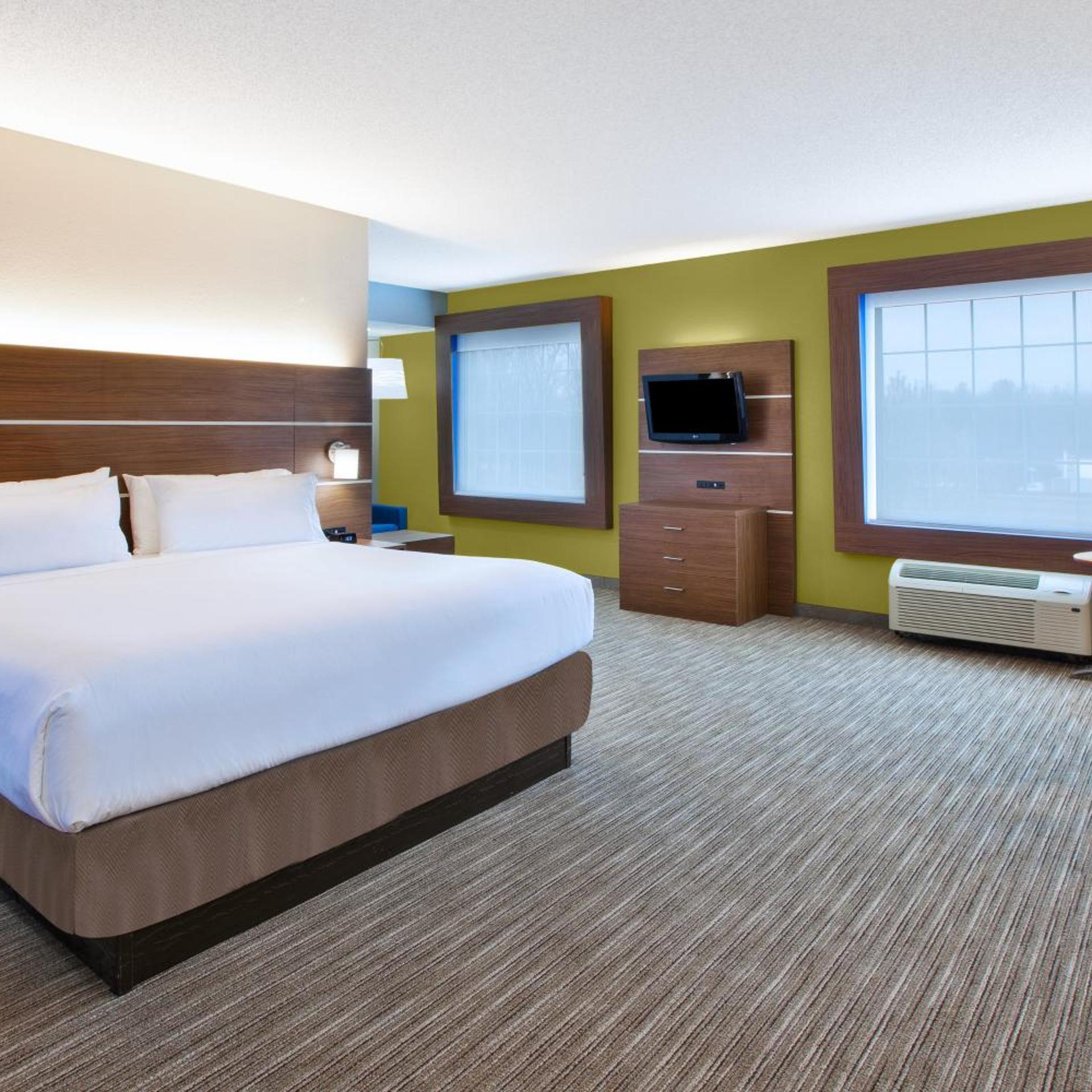 holiday inn express and suites manchester by ihg